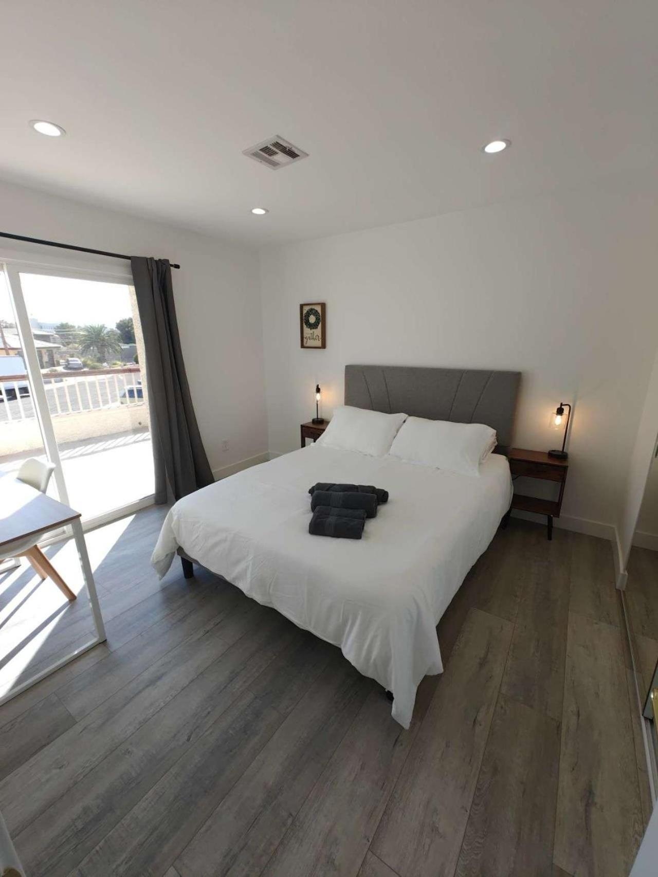 The Strip Is Just Around The Corner! Newly Renovated Luxury Modern Minimalist Villa With Large Pool! Las Vegas Exterior photo
